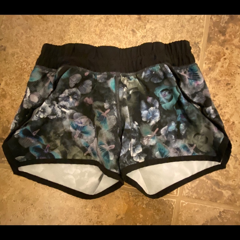 Ivivva by Lululemon girls shorts- Size 8